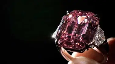 Subastan un diamante rosado de 19 quilates por más de 50 millones de dólares Subastan un diamante rosado de 19 quilates por más de 50 millones de dólares