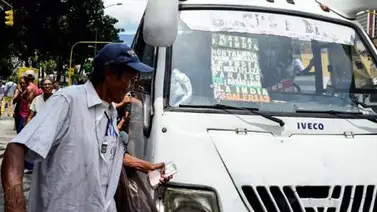 Usuarios rechazan aumento del pasaje Usuarios rechazan aumento del pasaje