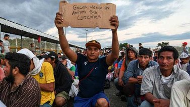 El Gobierno pide a salvadoreños evitar migrar en caravana a Estados Unidos
