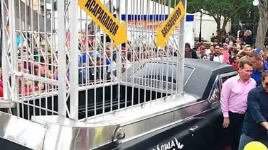 La jaula de Lacava y su nuevo "carro de Drácula" La jaula de Lacava y su nuevo "carro de Drácula"