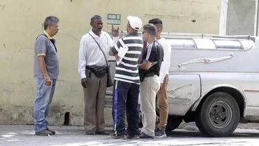Asesinan a par de amigos en una casa