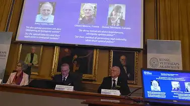 Tres científicos ganan Nobel de Física por trabajo con láser Tres científicos ganan Nobel de Física por trabajo con láser