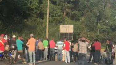 Vecinos de Los Teques trancaron la Panamericana por falta de gas Vecinos de Los Teques trancaron la Panamericana por falta de gas