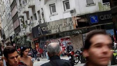 El peso argentino cae a cifra récord y no reacciona al nuevo acuerdo con FMI