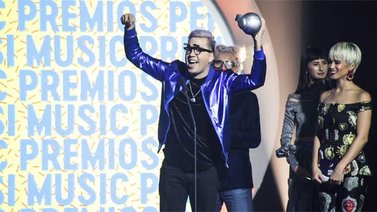 Omar Koonze fue galardonado como Artista Revelación en los Premios Pepsi Music