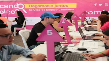 Miles de venezolanos asisten a feria de empleo para emigrantes en Medellín