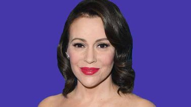 Actriz Alyssa Milano se suma a un fondo para asistencia legal a inmigrantes