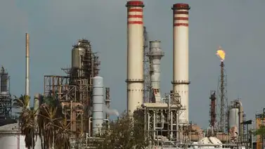 Unidad de refinería Amuay detiene producción de gasolina, según Reuters Unidad de refinería Amuay detiene producción de gasolina, según Reuters