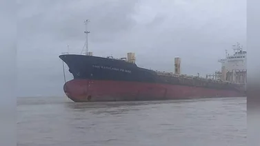 Misterioso barco fantasma sin carga ni tripulación apareció en las costas de Birmania