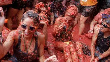 Guerra de Tomates: La Tomatina tiró más de 100 toneladas en España Guerra de Tomates: La Tomatina tiró más de 100 toneladas en España