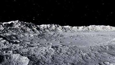 Confirman la existencia de hielo en la superficie de los polos de la Luna