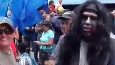 Vestidos de zombis marchan en estado Zulia por colapso de servicios