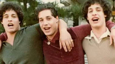 Film presenta oscuro relato de trillizos separados al nacer Film presenta oscuro relato de trillizos separados al nacer