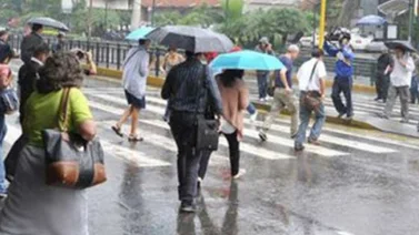 Este jueves se prevé nubosidad con lluvias y lloviznas de intensidad variable en el país