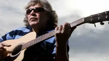 José Feliciano dona guitarra a Museo Nacional de Historia José Feliciano dona guitarra a Museo Nacional de Historia
