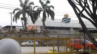 Trabajadores de Plumrose denuncian despidos masivos tras incendio en la planta Trabajadores de Plumrose denuncian despidos masivos tras incendio en la planta