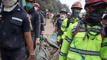Aumentan a 62 los muertos en Guatemala por el volcán de Fuego Aumentan a 62 los muertos en Guatemala por el volcán de Fuego