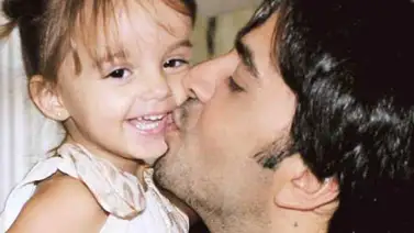 Hija de Luis Fonsi dona su cabello para ayudar a niños con cáncer Hija de Luis Fonsi dona su cabello para ayudar a niños con cáncer