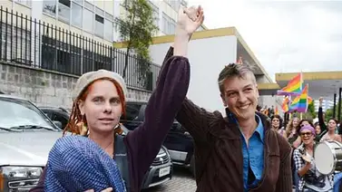 Lesbianas inglesas podrán registrar con sus apellidos a hija ecuatoriana Lesbianas inglesas podrán registrar con sus apellidos a hija ecuatoriana