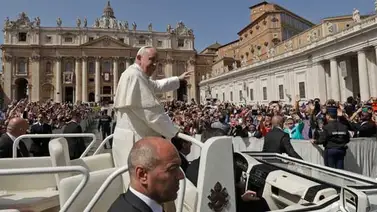 Papa busca "santos cercanos" no perfeccionistas doctrinarios Papa busca "santos cercanos" no perfeccionistas doctrinarios
