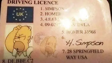 Detienen a Homero Simpson en Inglaterra Detienen a Homero Simpson en Inglaterra