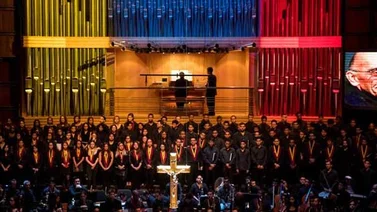 Cientos de músicos despiden con un homenaje al maestro José Antonio Abreu