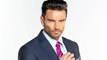 El actor Julián Gil y la cantante Ednita Nazario se dieron un beso El actor Julián Gil y la cantante Ednita Nazario se dieron un beso