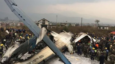 Al menos 38 muertos tras estrellarse un avión en Katmandú
