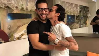 Surgió polémica tras el beso que le dio Marc Anthony a Maluma (+VIDEO)