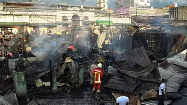 Un muerto y decenas de vehículos quemados a causa de un incendio en Honduras Un muerto y decenas de vehículos quemados a causa de un incendio en Honduras