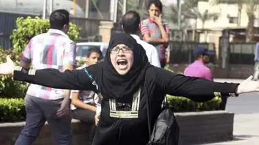 Detienen a una mujer egipcia por denunciar la desaparición forzosa de su hija Detienen a una mujer egipcia por denunciar la desaparición forzosa de su hija