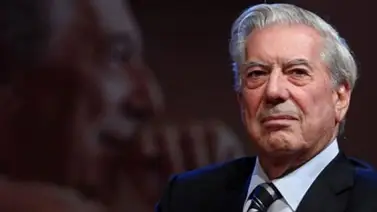 El escritor Mario Vargas Llosa cree un "fraude monumental" las elecciones en el país El escritor Mario Vargas Llosa cree un "fraude monumental" las elecciones en el país