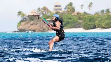 El kitesurf se abre paso entre el mar y el aire El kitesurf se abre paso entre el mar y el aire