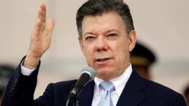 Presidente colombiano tildó como "una locura" acusar a su país de preparar una invasión