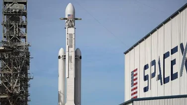 El Falcon Heavy, el cohete más potente del mundo, inicia su primer vuelo