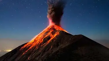Volcán de Fuego registra primera erupción del 2018 en Guatemala Volcán de Fuego registra primera erupción del 2018 en Guatemala