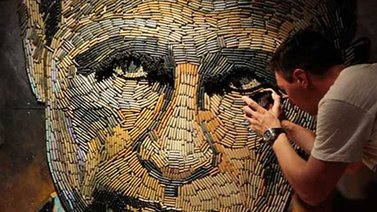 Exposición en Nueva York resalta gracias a retrato de Putin hecho con 5.000 balas