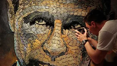 Exposición en Nueva York resalta gracias a retrato de Putin hecho con 5.000 balas