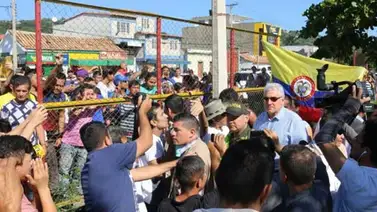 Atacan con bombas incendiarias a venezolanos instalados en Cúcuta Atacan con bombas incendiarias a venezolanos instalados en Cúcuta