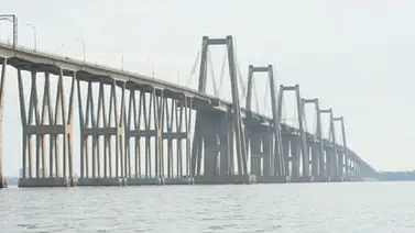 Mujer se lanzó de la pila 22 del Puente General Rafael Urdaneta Mujer se lanzó de la pila 22 del Puente General Rafael Urdaneta