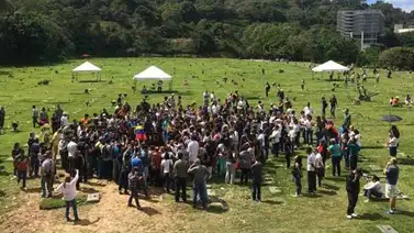 Familiares despidieron a José Pimentel y Abraham Angostini en el Cementerio del Este Familiares despidieron a José Pimentel y Abraham Angostini en el Cementerio del Este