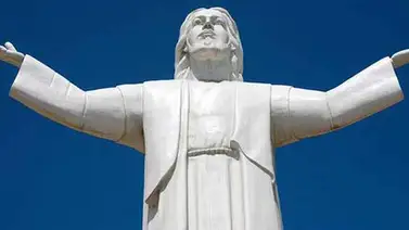 Incendian estatua de Cristo en Perú antes de llegada de papa Incendian estatua de Cristo en Perú antes de llegada de papa