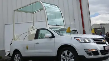 Perú presenta un papamóvil modificado que usará el papa Francisco (+Video) Perú presenta un papamóvil modificado que usará el papa Francisco (+Video)