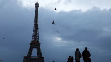 La Torre Eiffel cierra por las fuertes ráfagas de viento provocadas por una tormenta
