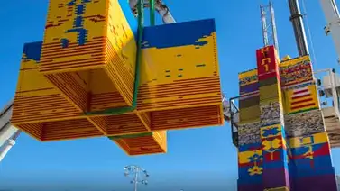 Torre de piezas Lego de 36 metros de altura bate récord (+Video) Torre de piezas Lego de 36 metros de altura bate récord (+Video)