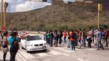 Dos periodistas detenidos por la GNB por cubrir protestas en Nueva Esparta Dos periodistas detenidos por la GNB por cubrir protestas en Nueva Esparta