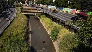 Los puentes de Caracas se convierten en el techo de nuevos y viejos pobres (+Fotos)