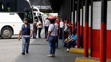Pasajeros se movilizan este 24 de diciembre por el Terminal de La Bandera