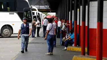 Pasajeros se movilizan este 24 de diciembre por el Terminal de La Bandera Pasajeros se movilizan este 24 de diciembre por el Terminal de La Bandera