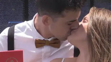 Doce parejas cumplen su sueño de casarse en la Bombonera (+Video) Doce parejas cumplen su sueño de casarse en la Bombonera (+Video)